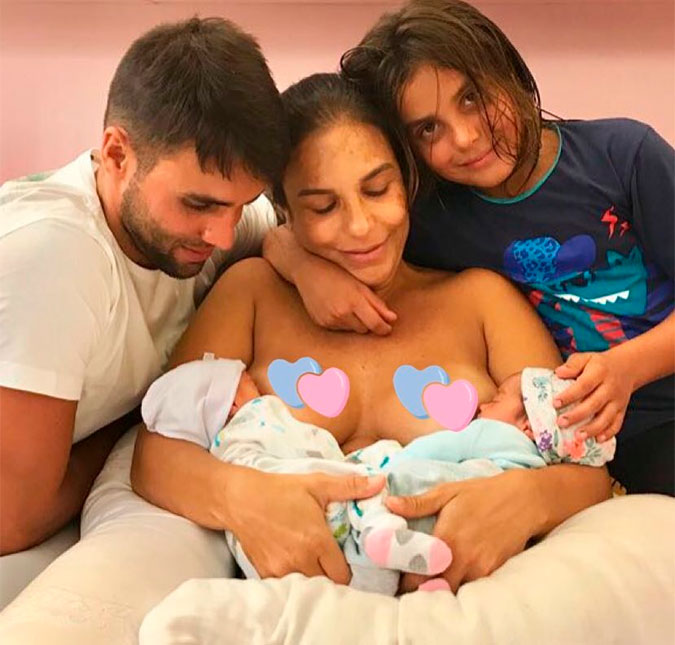Em clique, Ivete Sangalo amamenta gêmeas e declara: <i>Estou no mais pleno momento da minha vida!</i>
