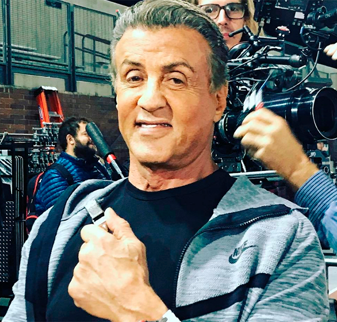 Sylvester Stallone tranquiliza fãs após boatos de morte: <i>Feliz, saudável e ainda socando</i>