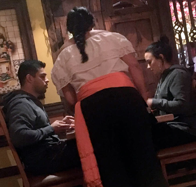 Demi Lovato é flagrada em jantar romântico com o ex, Wilmer Valderrama