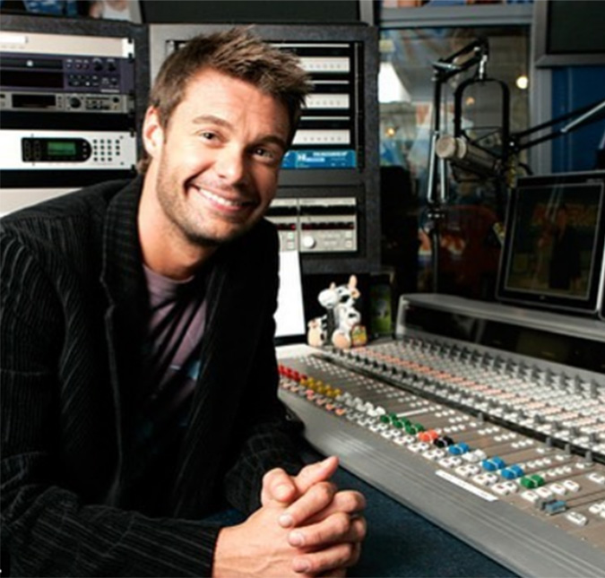 Ryan Seacrest, apresentador de <i>American Idol</i>, surge como se nada tivesse acontecido após acusação de assédio, saiba mais