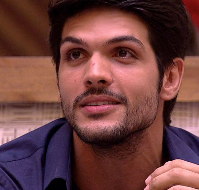 Após sair do <I>BBB 18</I>, Lucas dá a entender que não está mais noivo de Ana Lúcia