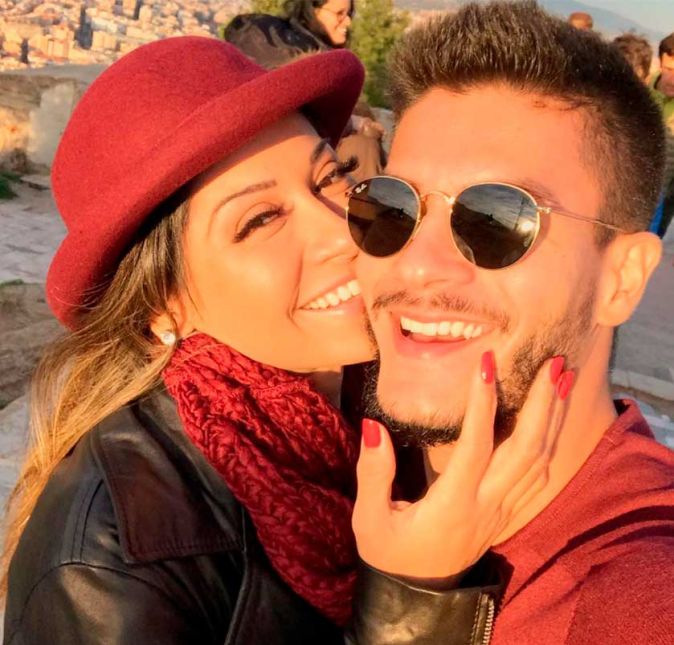 Já no Valetine's Day, o galã foi ainda mais fofo com a amada: Com você eu tenho aprendido cada dia mais sobre coisas que eu nem sabia que existia e sentimentos que eu nem imaginei que fossem realmente possíveis de serem sentidos e vividos... Obrigado por tirar o melhor de mim todos os dias e principalmente, por ter me escolhido pra estar ao seu lado o resto da vida... Maira... Te amo, muito!!. Já no Valetine's Day, o galã foi ainda mais fofo com a amada: Com você eu tenho aprendido cada dia mais sobre coisas que eu nem sabia que existia e sentimentos que eu nem imaginei que fossem realmente possíveis de serem sentidos e vividos... Obrigado por tirar o melhor de mim todos os dias e principalmente, por ter me escolhido pra estar ao seu lado o resto da vida... Maira... Te amo, muito!!.