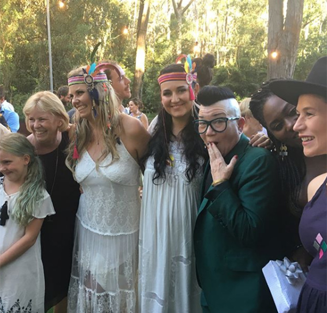 Atrizes de <i>Orange is The New Black</i> surpreendem fãs durante casamento, confira!