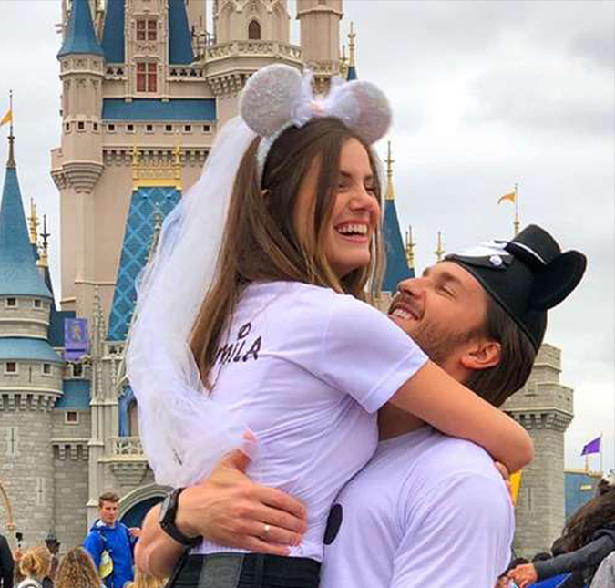 Camila Queiroz e Klebber Toledo terão Walcyr Carrasco como padrinho de casamento
