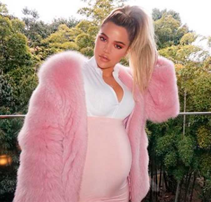 Grávida de oito meses, Khloé Kardashian descobre sexo do bebê e surpreende com reação