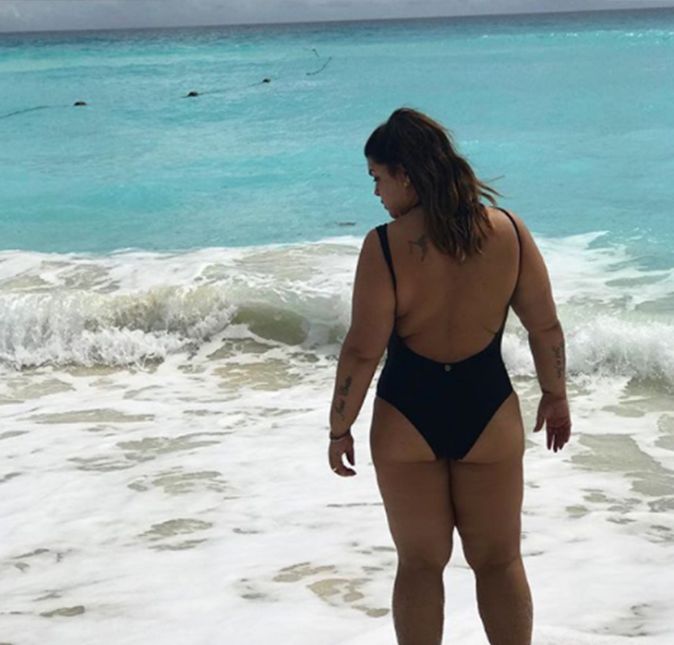 A cantora quis deixar claro que se aceitar não significa deixar de se cuidar! Para ela, saúde é algo de extrema importância, e ela faz o possível para se manter bem em relação a isso: Saibam que eu sou vaidosa sim, que me cuido, faço dieta (forçada, mas faço), faço exercício principalmente pro meu joelho, cuido da minha saúde e é isso que importa: saúde!