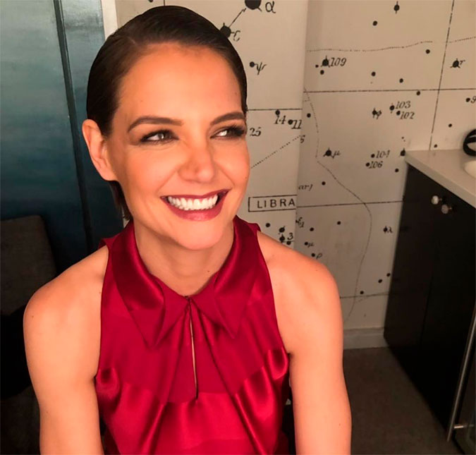 Katie Holmes doa 32 mil reais para atriz da <I>Broadway</I> que perdeu filha em acidente