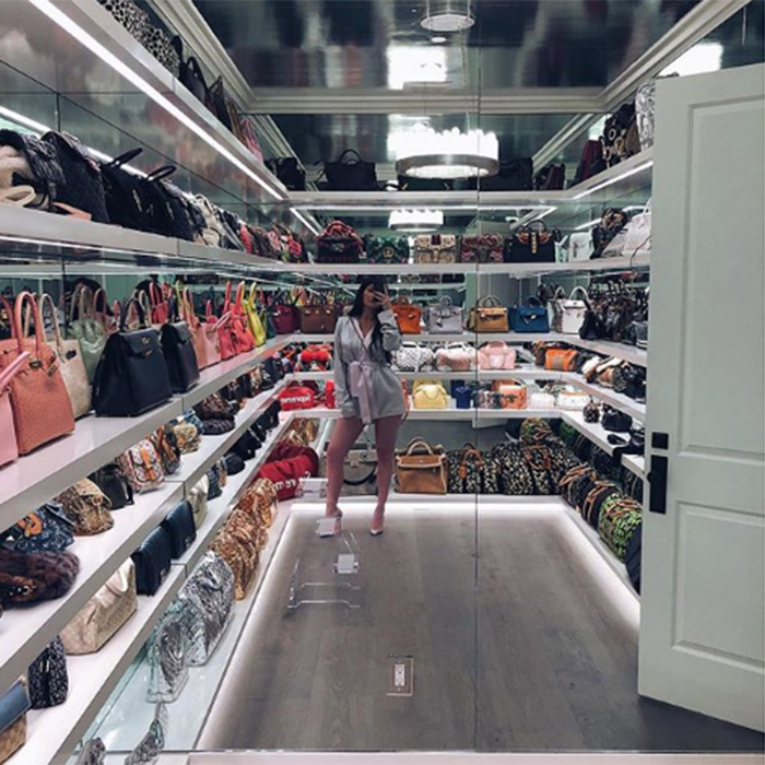 Kylie Jenner espanta fãs ao mostrar tamanho surreal de seu <i>closet</i>, confira!