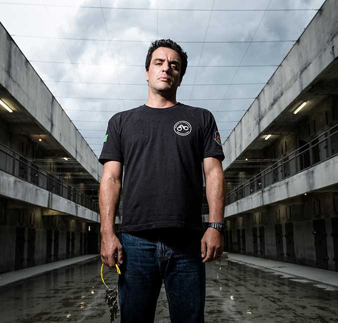 Rodrigo Lombardi fala sobre seu personagem na série <i>Carcereiros</i>: <i>- Melhor papel da minha carreira</i>