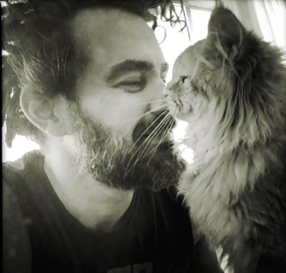 Carmo Dalla Vecchia volta a comentar sobre polêmica envolvendo a morte de seu gato