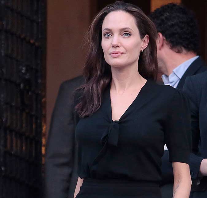 Angelina Jolie leva filhos para assistirem ao novo <I>Tomb Raider</i>