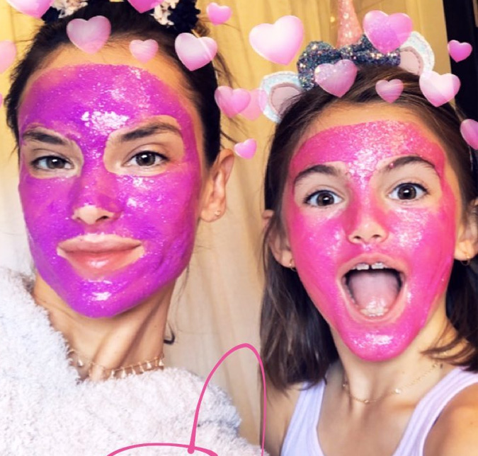 Alessandra Ambrósio curte dia divertido com a filha após rumores de separação