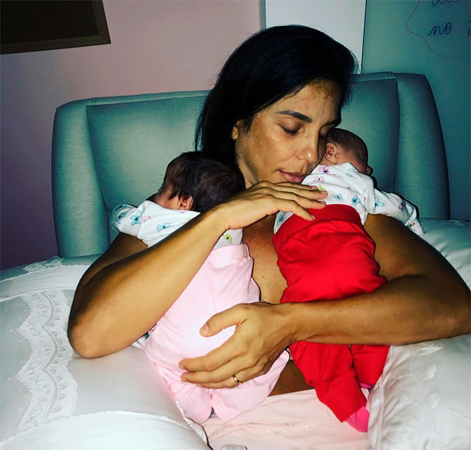 Ivete Sangalo conta como é a rotina com as filhas gêmeas: <I>- Eu só ando nua</I>