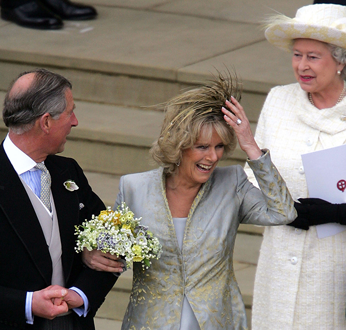 Rainha Elizabeth teria opinião polêmica sobre relação do filho com Camilla Parker Bowles
