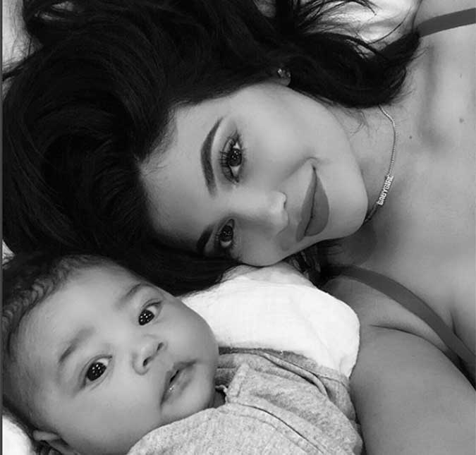 Amiga de Kylie Jenner fala sobre ela como mãe, enquanto Khloé Kardashian aguarda ansiosa a filha, saiba mais!
