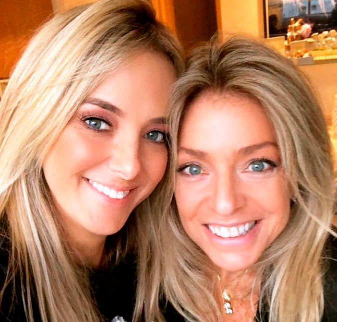 Ticiane Pinheiro posa ao lado de primeira esposa de Roberto Justus