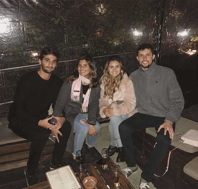 Giulia Costa posta foto com suposto novo namorado e fãs já <i>shippam</i> casal