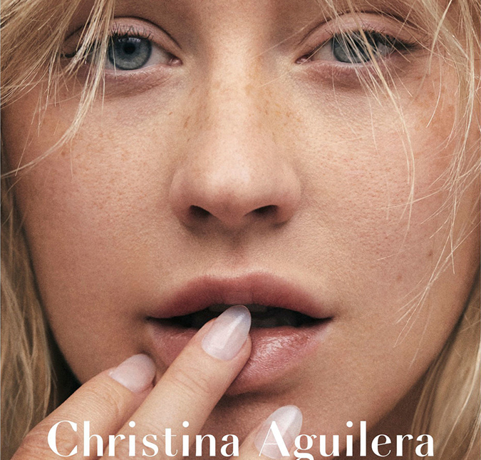 Christina Aguilera aparece sem maquiagem em capa de revista, confira!