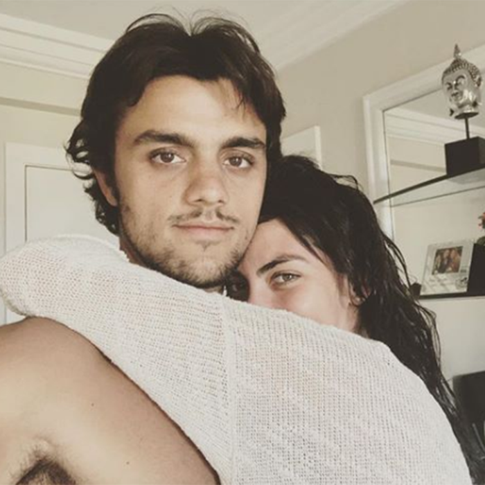 Felipe Simas se declara para esposa enquanto dispara:<i>- Ela tem o problema de contagiar o estresse</i>