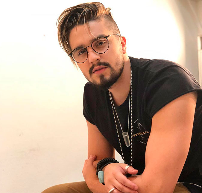 Luan Santana faz <I>live</I> de festa do pijama para divulgar nova música, <I>2050</I>