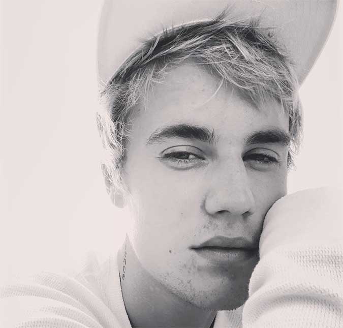Mãe de Justin Bieber posta indiretas no <i>Twitter</i> em meio a rumores de término do cantor com Selena Gomez