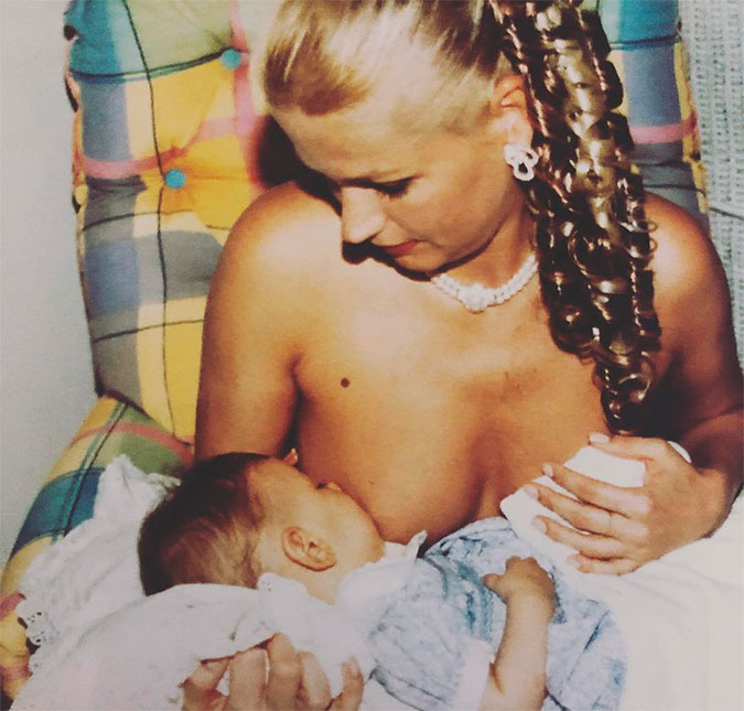 Xuxa Meneghel publica foto antiga com Sasha e se declara: <I>Você é o meu presente</I>