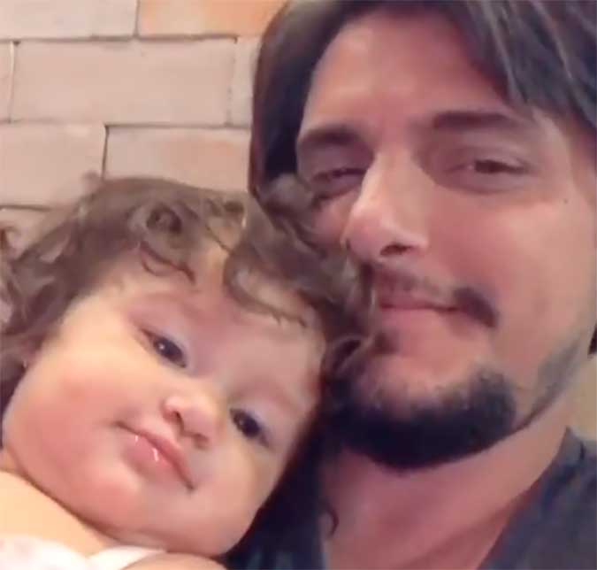 Bruno Gissoni se emociona ao ouvir Madalena falando <i>papai</i>