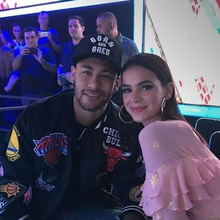 Neymar e Bruna Marquezine assistem final do <I>The Voice Kids</i> e roubam a cena