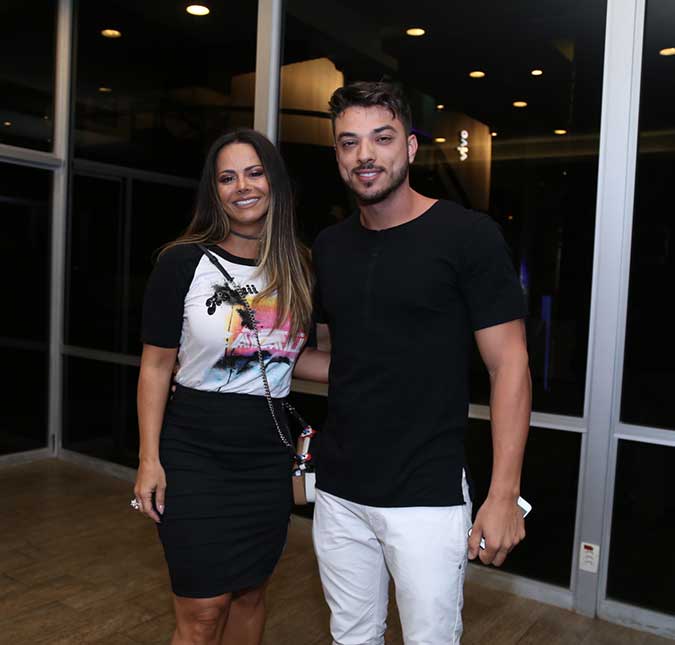 Viviane Araújo curte <i>show</i> ao lado do namorado, Klaus Barros!