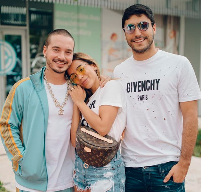 Anitta confessa nunca ter mandando <i>nudes</i> e J Balvin rebate: <i>- Porque você sempre está nua</i>