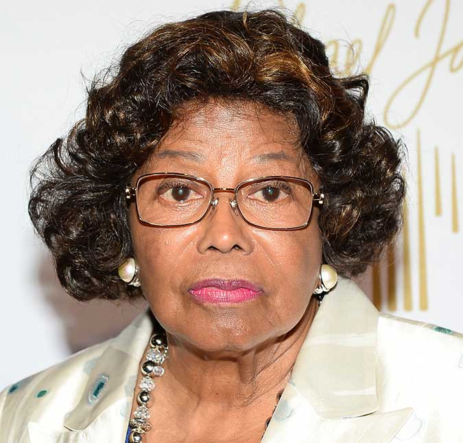 Mãe de Michael Jackson, Katherine Jackson teria sofrido derrame que a deixou com dificuldades para ver e falar