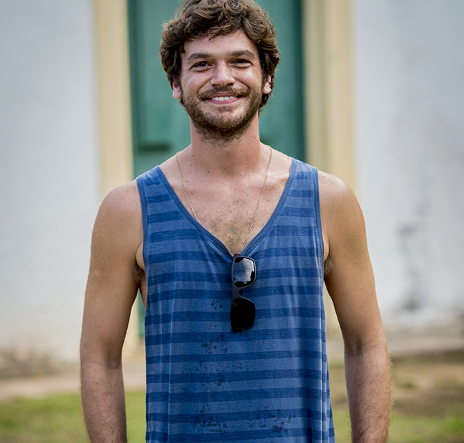 Emílio Dantas revela momento difícil da infância: - <i>Fui espancado quando eu tinha uns nove anos</i>