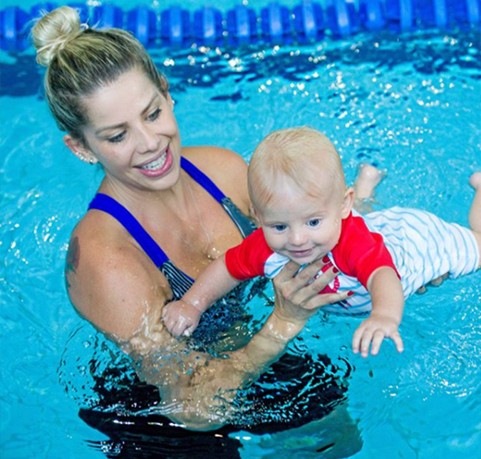 Karina Bacchi publica vídeo do filho em aula de natação, assista!