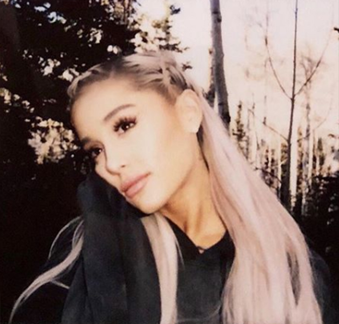 Ariana Grande faz aparição surpresa e canta no <i>Coachella</i>!