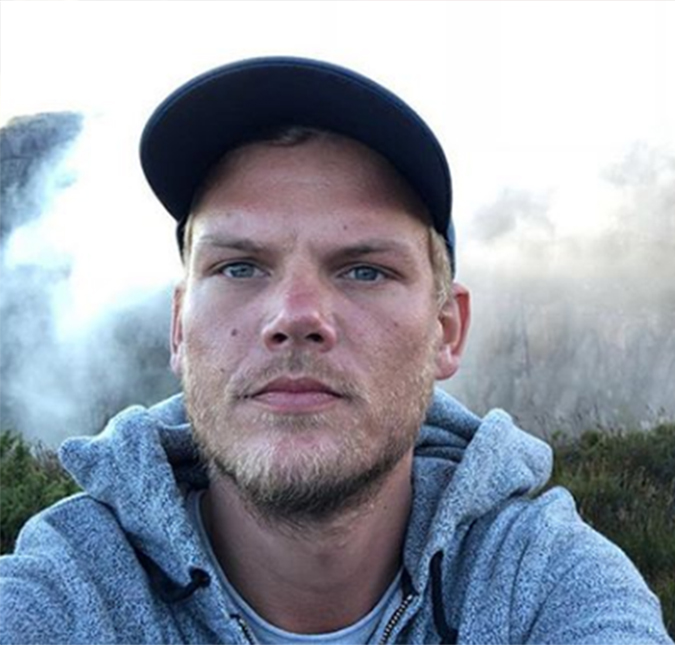 Autópsia revela que não há suspeita de crime envolvendo a morte do <i>DJ</i> Avicii
