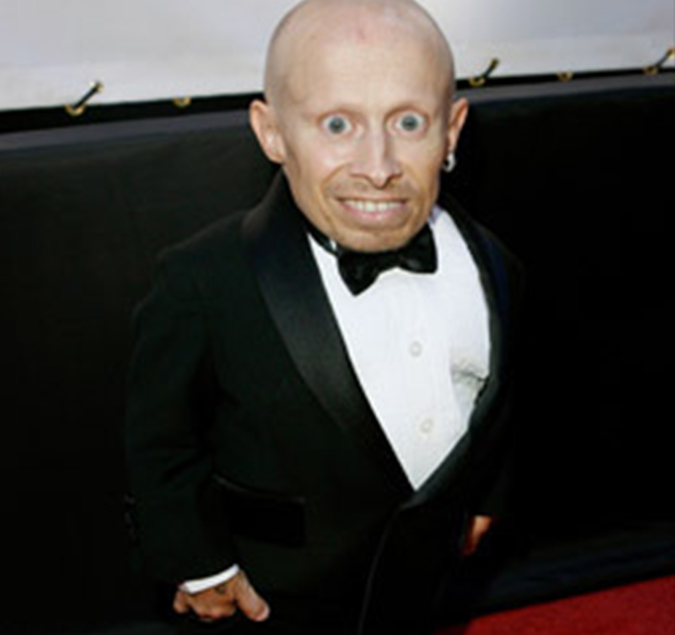 Morte de Verne Troyer comove Mike Myers que desabafa: <i>Ele fará muita falta!</i>