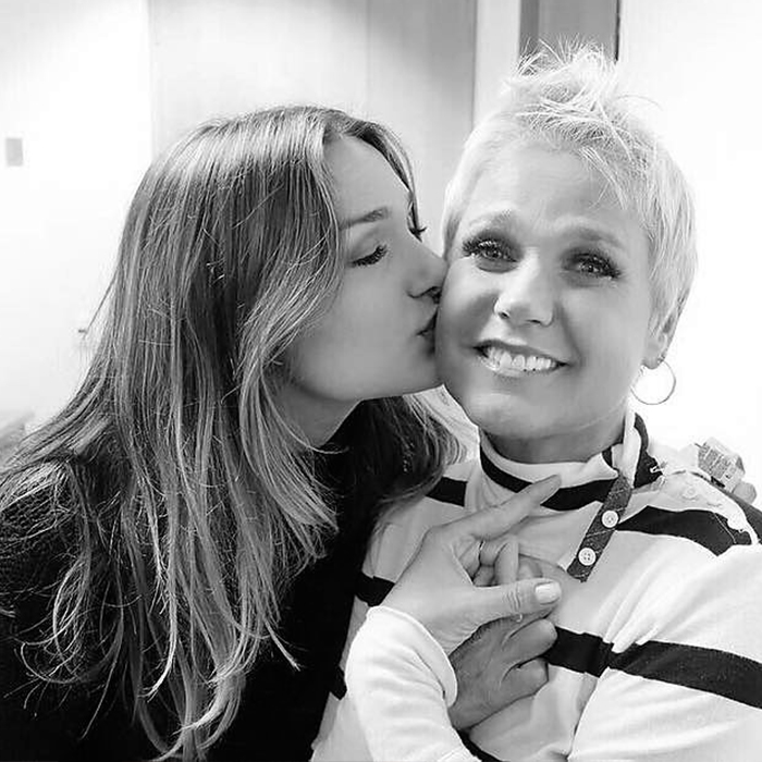 Xuxa e Sasha Meneghel fazem tatuagem juntas, veja!