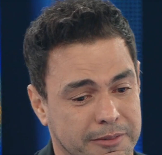Zezé di Camargo se emociona ao falar sobre problema de saúde do pai