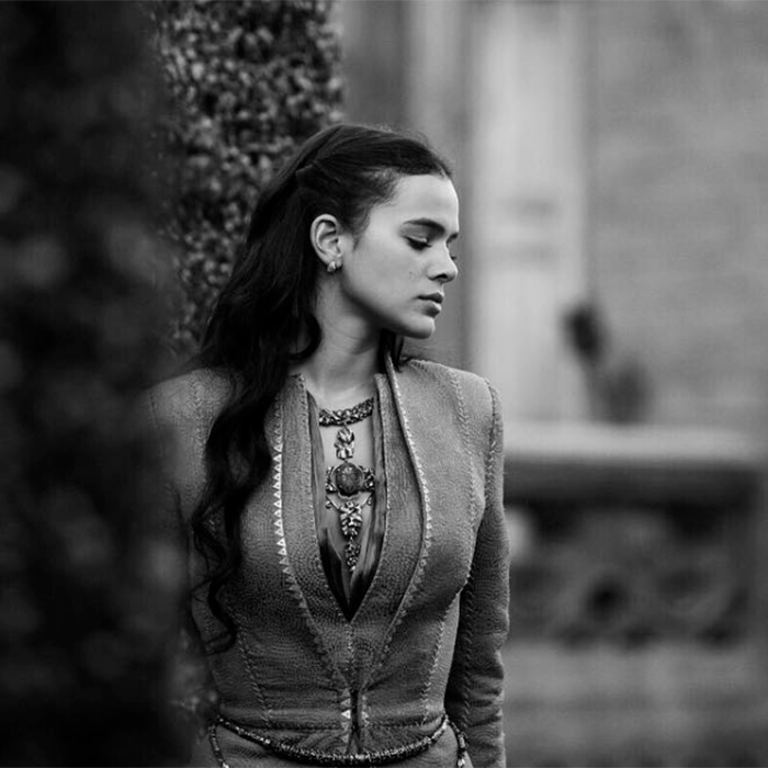 Através de assessoria de imprensa, Bruna Marquezine desmente boato de demissão da <i>Globo</i>