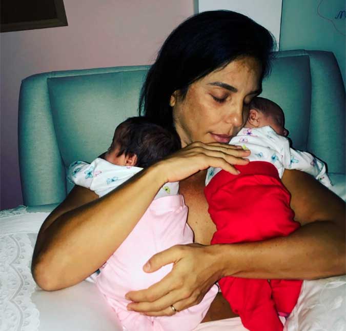 Ivete Sangalo interrompe ensaio para amamentar gêmeas: <i>Delícia da mãe</i>
