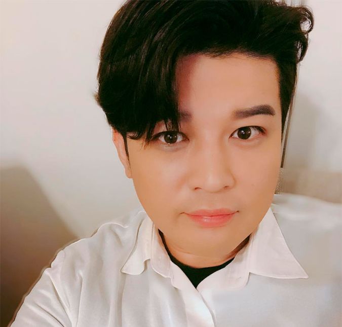 Shindong, do Super Junior, fez um comentário durante uma entrevista que foi bastante criticado. O cantor afirmou que mulheres devem ser magras e que são mais bonitas assim. Por ser um pouco acima do peso, rebateram a declaração de Shindong com um olha quem fala, mas ele alegou que a situação é diferente porque ele é homem. Que desagradável!