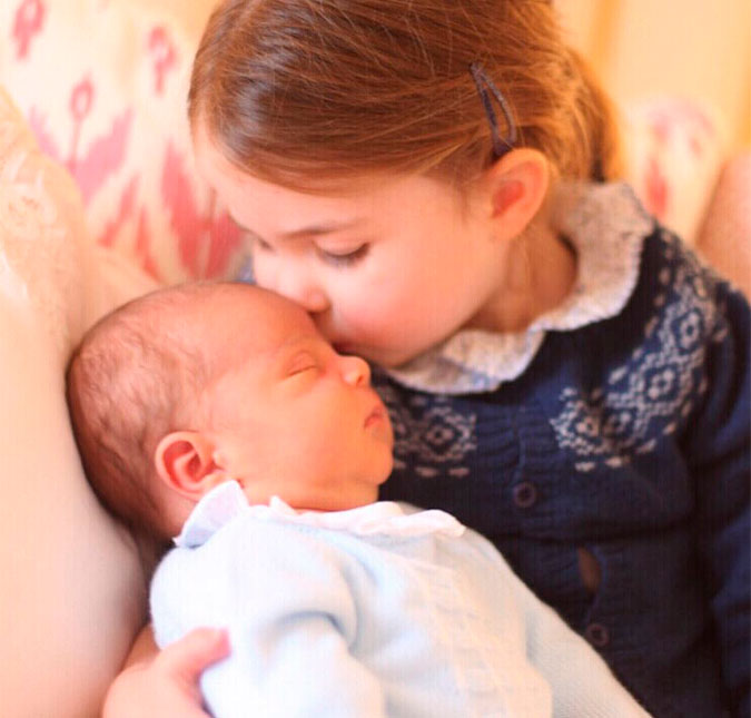 Primeiras fotos oficiais de Príncipe Louis são divulgadas pelo Palácio de Kensington