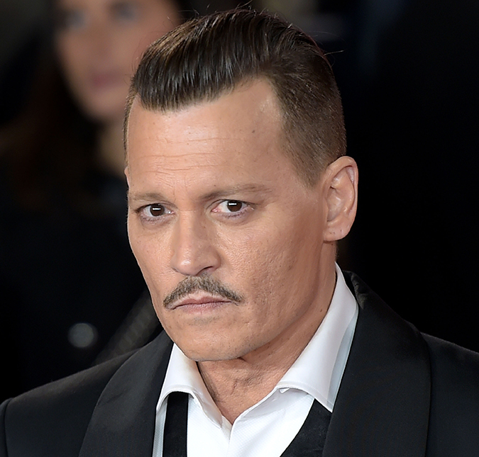 Embriagado, Johnny Depp se desentende e ataca membro de sua equipe de gravação