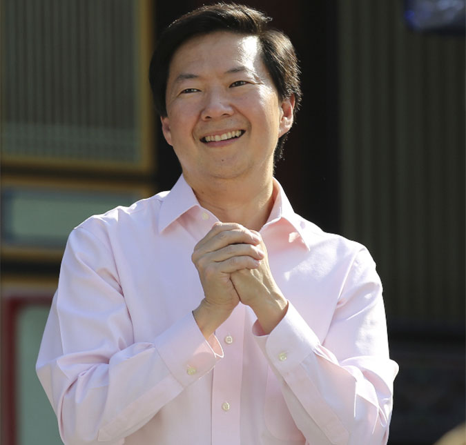 Ken Jeong, ator de <i>Se Beber Não Case</i>, socorre mulher durante seu <i>show</i> de comédia