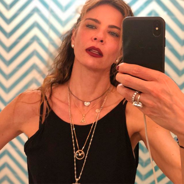 Luciana Gimenez mostra robô e brinca: <I>Meu novo namorado, faz tudo e não reclama</i>