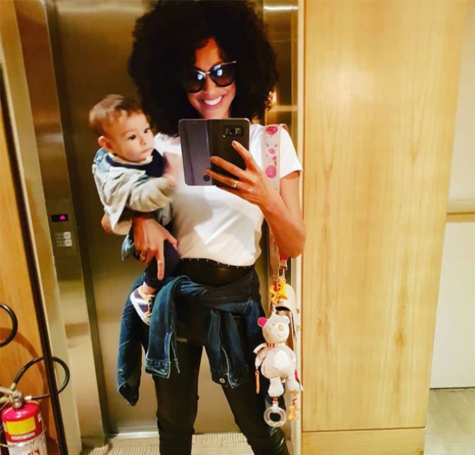 Sheron Menezzes é mãe de Benjamin, da relação dela com Saulo Bernard. Desde que deu à luz, a atriz divide sua rotina na maternidade, explicando como o corpo muda, por exemplo. Além disso, mostra aos seus seguidores os cuidados que tem com o pequeno, levando ele para tomar as vacinas necessárias.