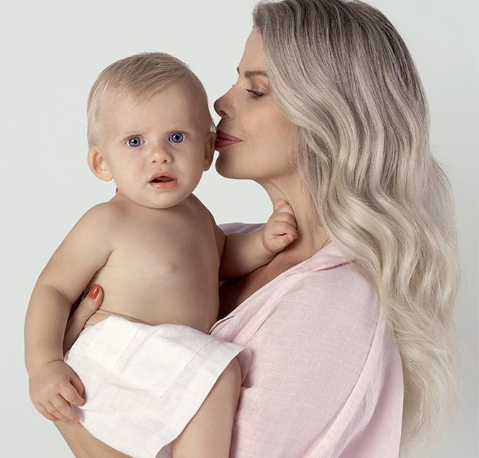 Karina Bacchi fala sobre ser mãe solteira: <i>- Um homem não fez falta</i>