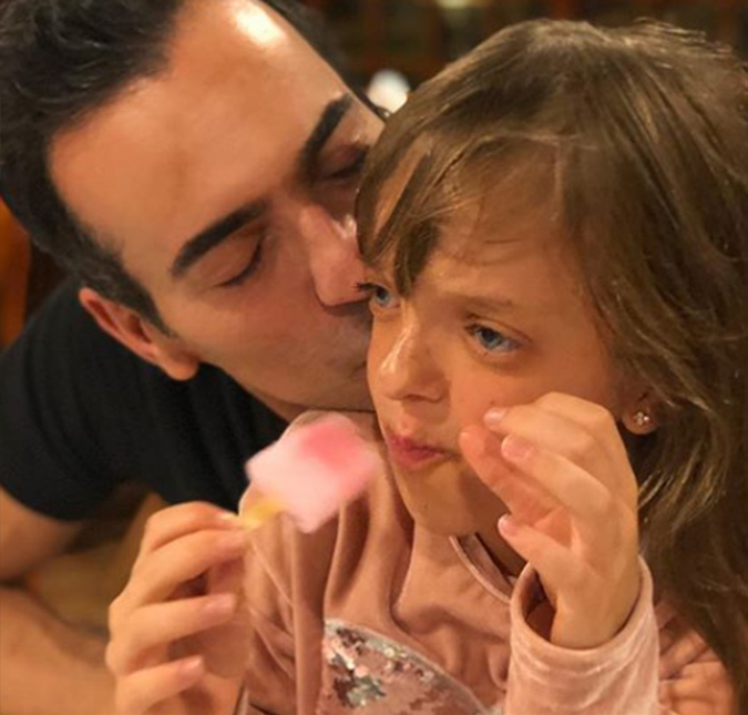 César Tralli publica foto com Rafinha Justus e escreve: <i>Amor puro. Simples assim</i>