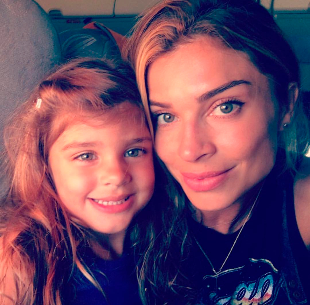 Grazi Massafera põe fim aos rumores de volta com Cauã Reymond: <i>Não tenho nada com o pai de minha filha</i>