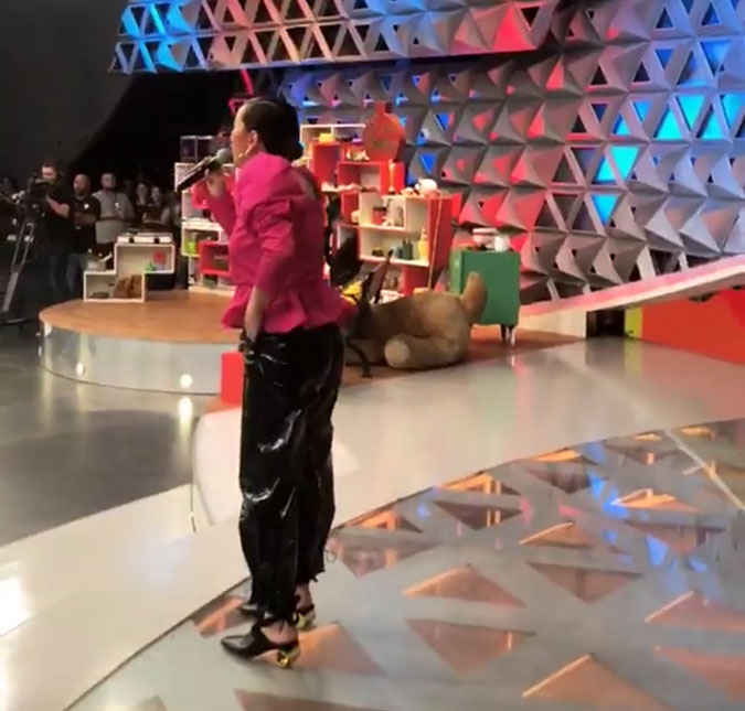 Com gravidez de risco, Sabrina Sato volta a gravar seu programa